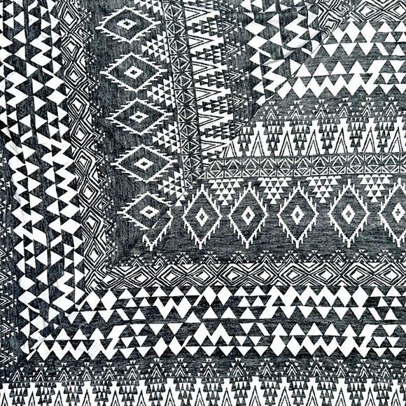 Black & White Pattern Knit Spandex Fabric - Picture 2 of 2